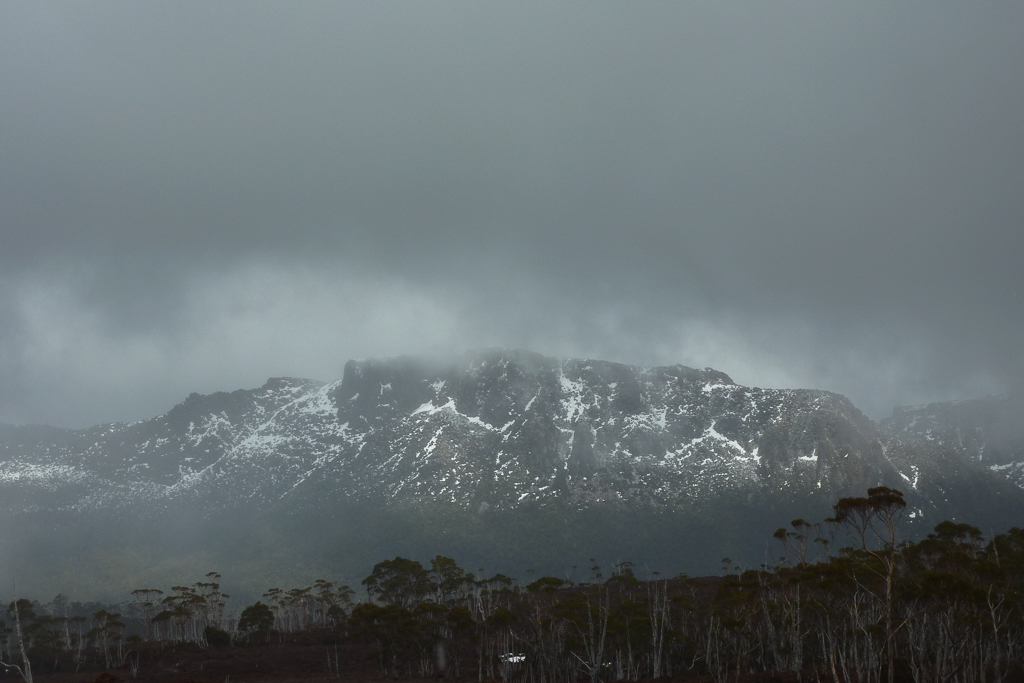 mountains-in-cloud-tasmania