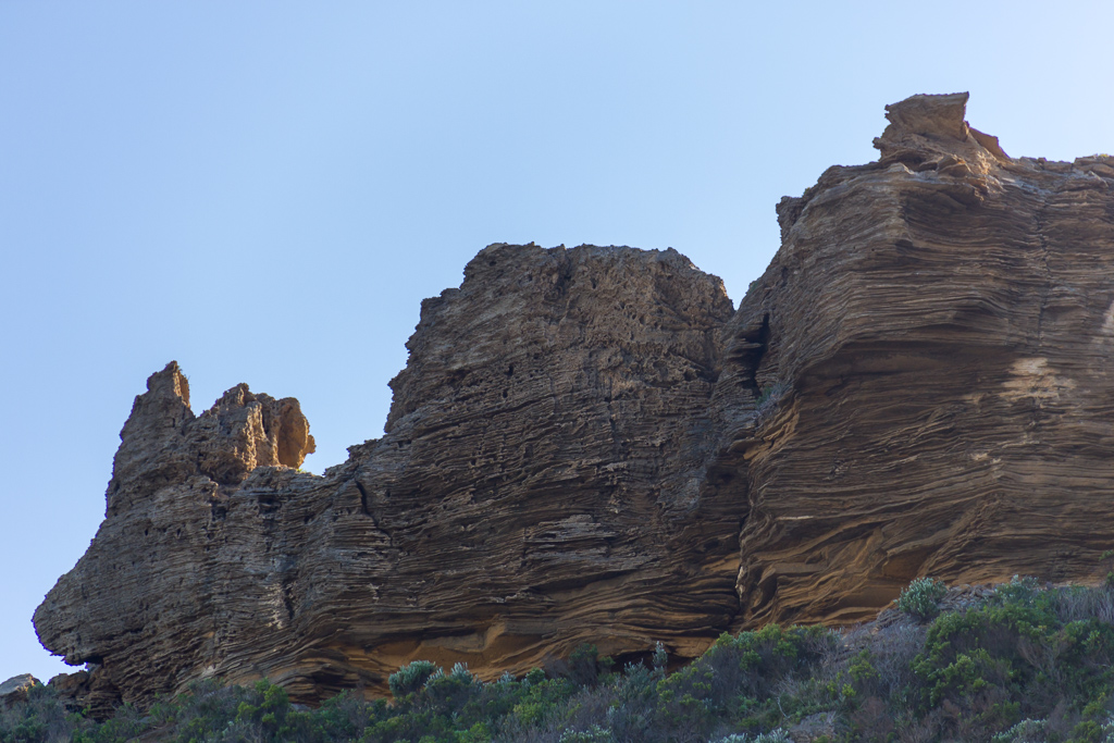 cliffs-near-castle-cove-great-ocean-walk