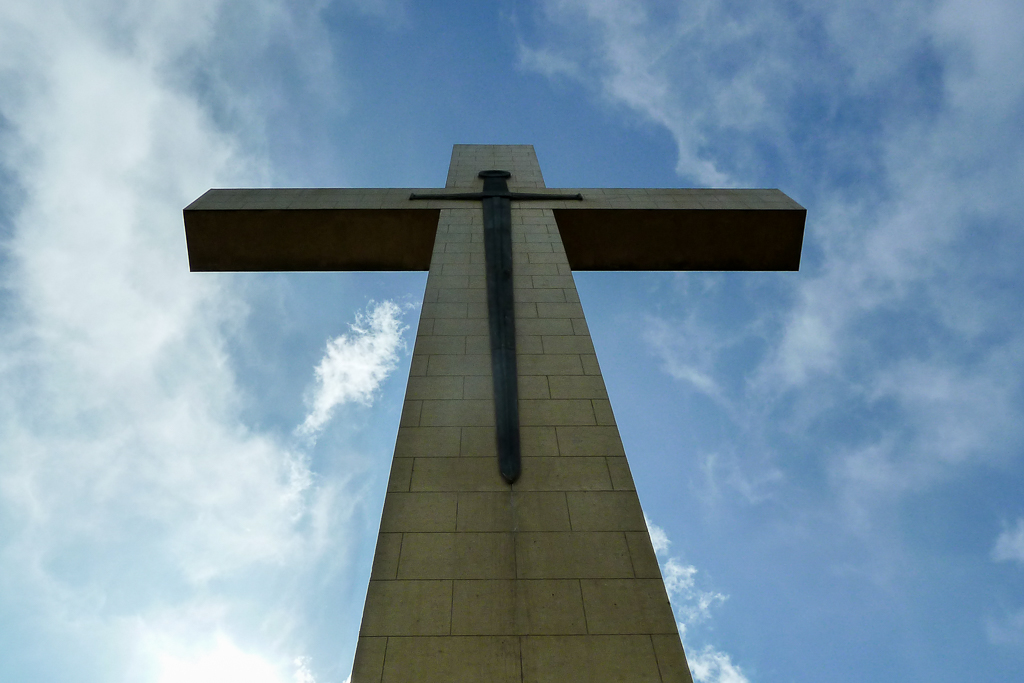 below-mount-macedon-memorial-cross