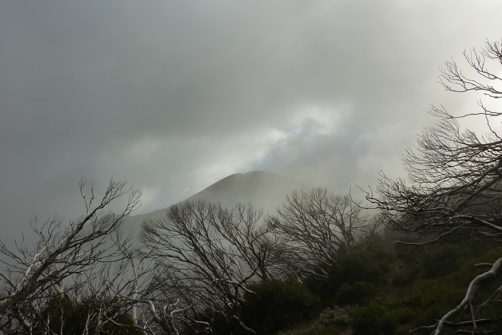 clouds-around-mount-feathertop