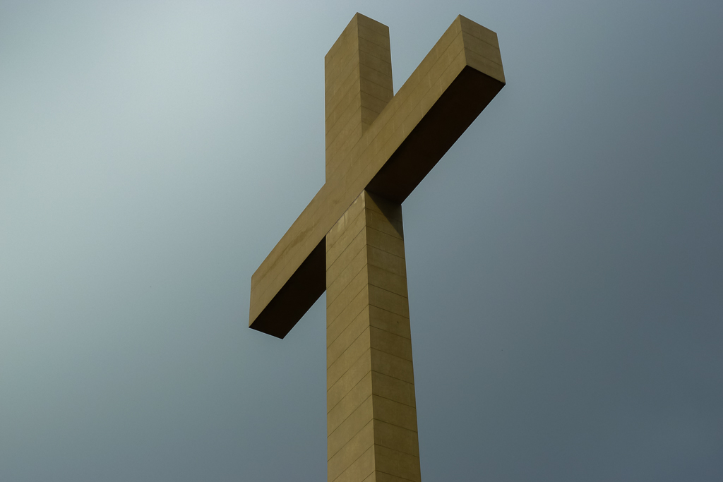 mount-macedon-memorial-cross