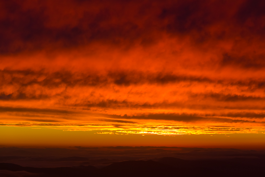 bright-red-sunset-light-mount-kosciuszko