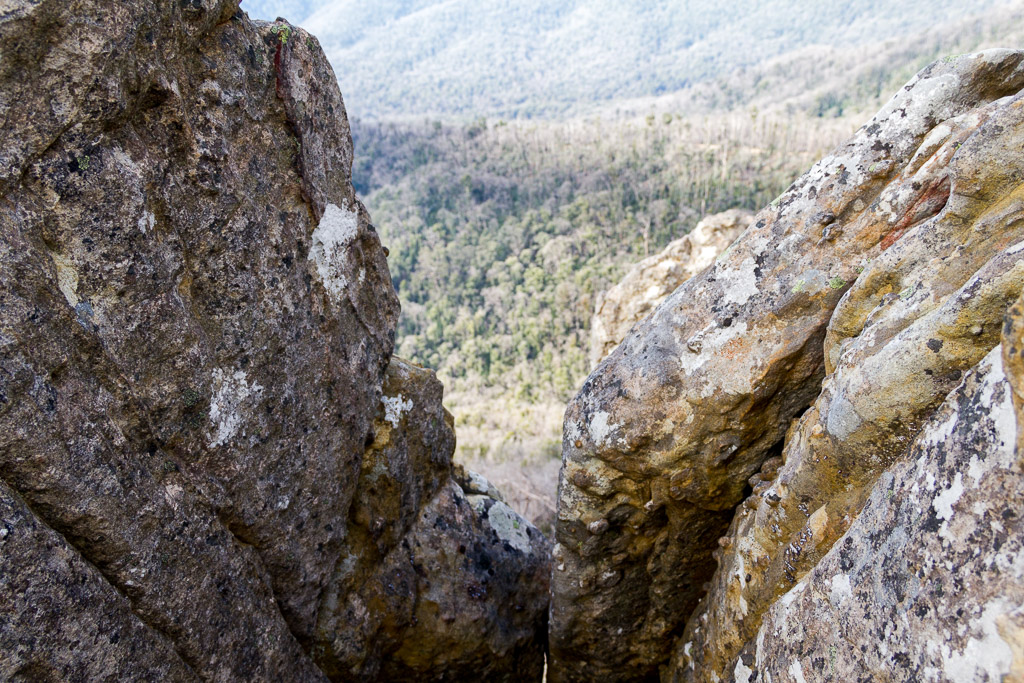 looking-over-ledge-razorback-cathedral-ranges