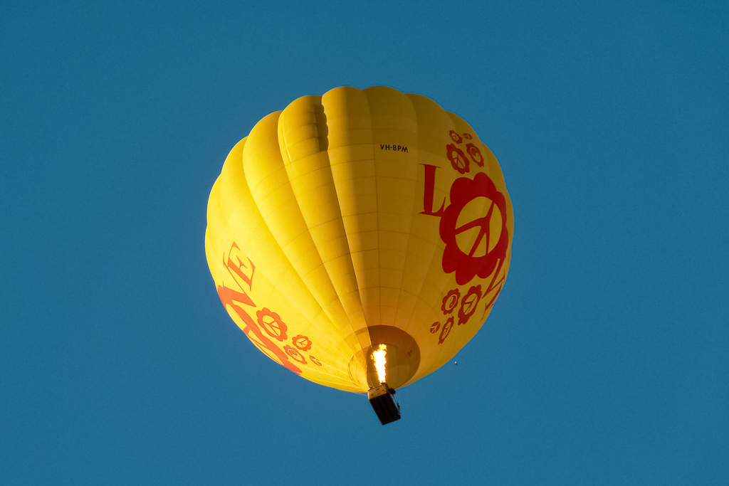 love-hot-air-balloon-over-melbourne