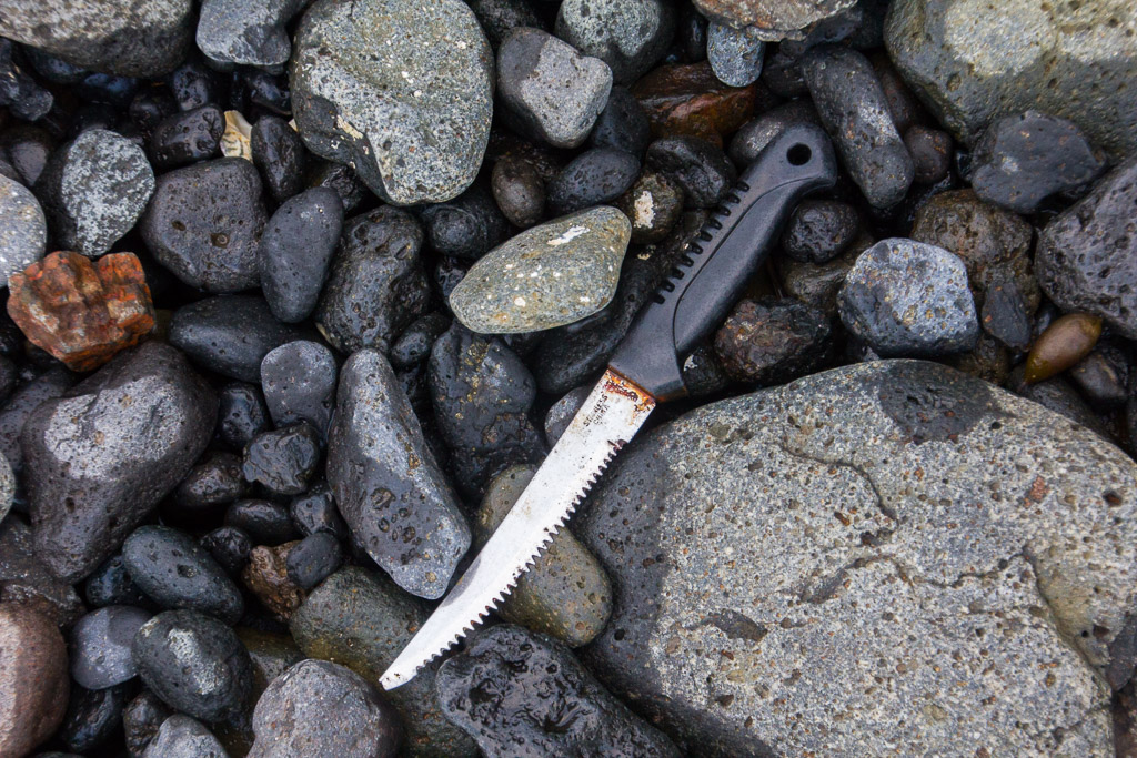 knife-on-beach-rocks