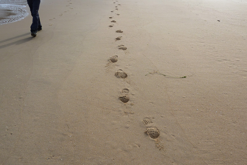 footprints-in-sand-beach