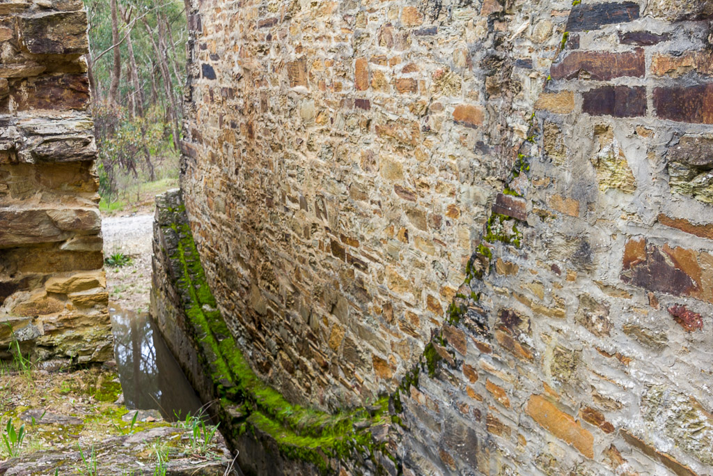 centre-bricks-ruins-water-wheel-garfield