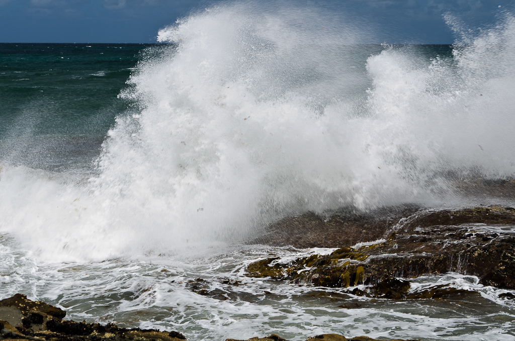 breaking-waves-rocks-kilcunda-beach