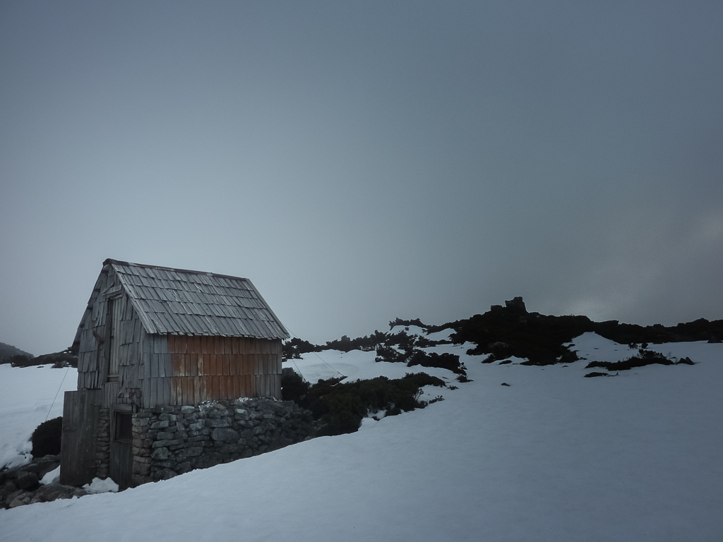kitchen-hut-tasmania-snow