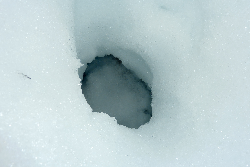 large-hole-snow-overland-track