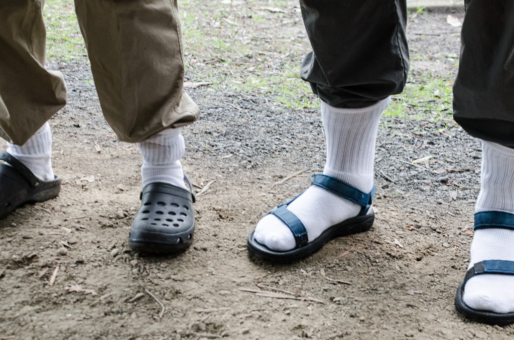 sandals-with-white-socks