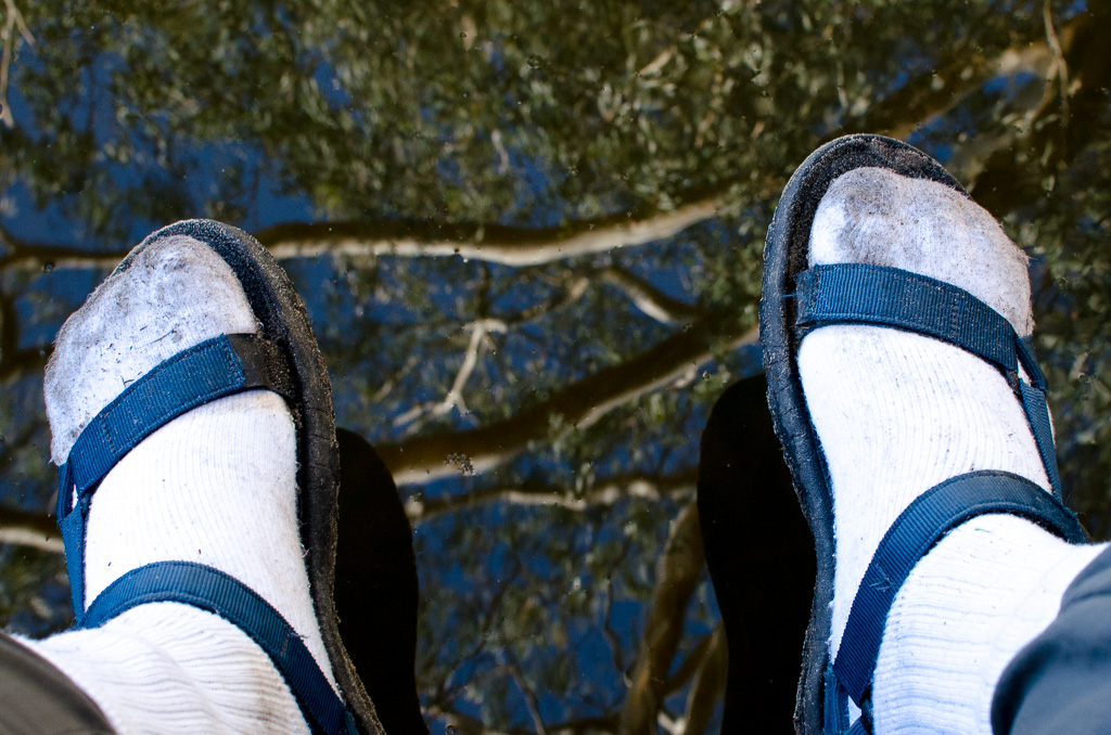 wearing-white-socks-with-sandals