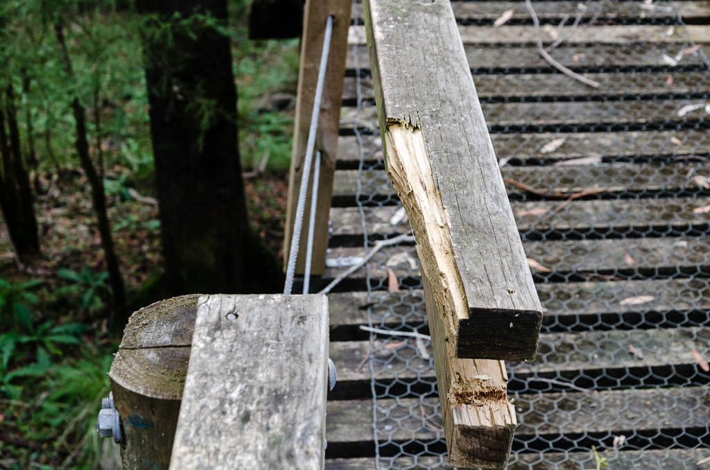 broken-handrail-ralphs-bridge