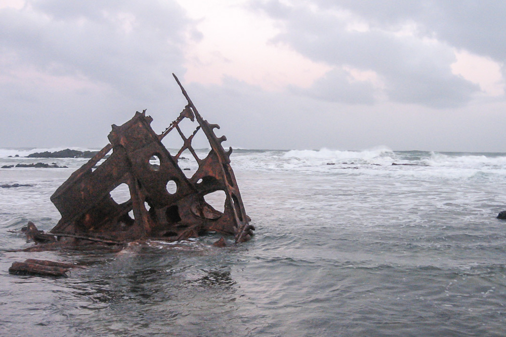 speke-shipwreck-high-tide