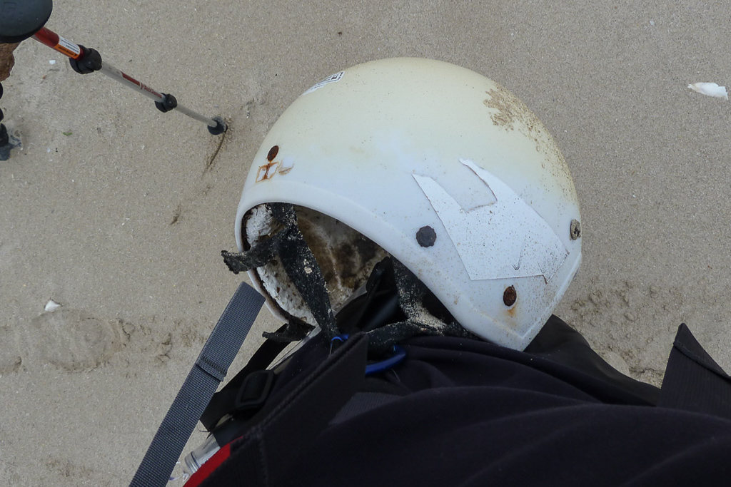 helmet-found-on-beach