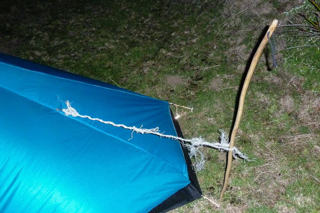 stick-holding-tent