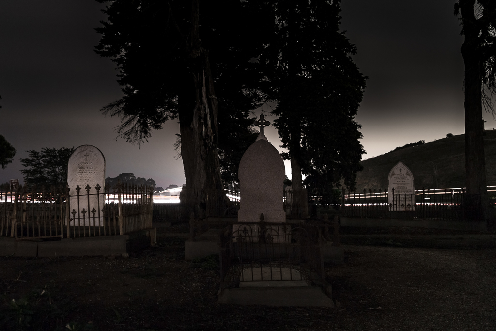 old-hopetoun-cemetery-night