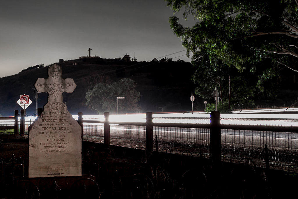 old-hopetoun-cemetery-night