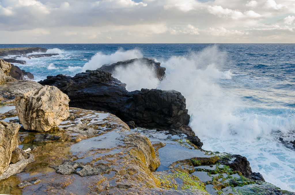 waves-breaking-rocks-victoria