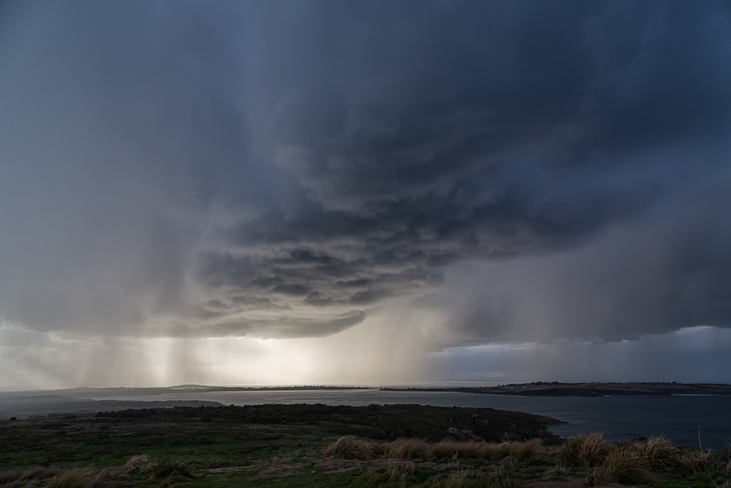 large-storm-cloud-over-phillip-island