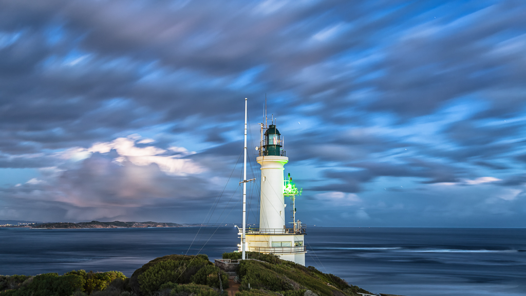 point-lonsdale-lighthouse-under-clouds