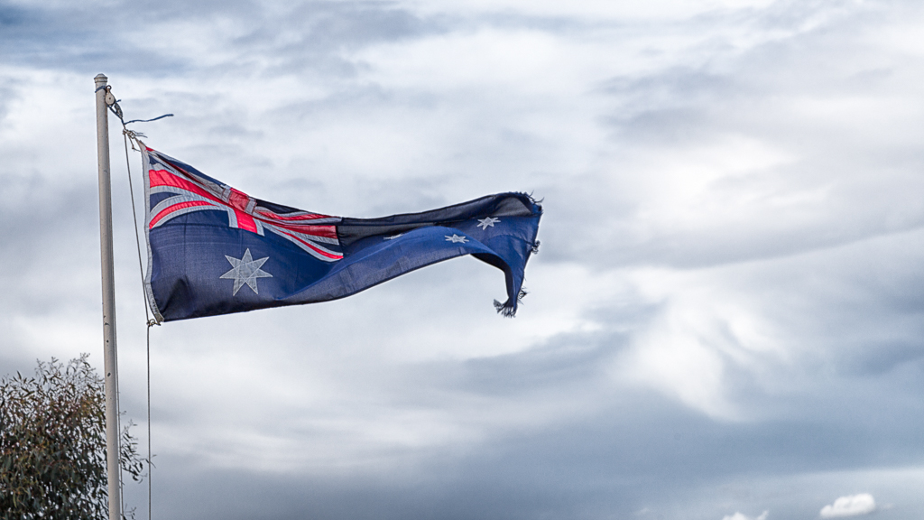 australian-flag-on-pole