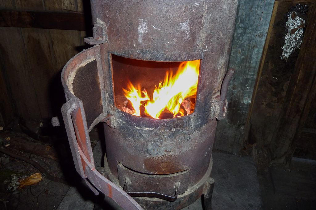 wood-heater-echo-point-hut