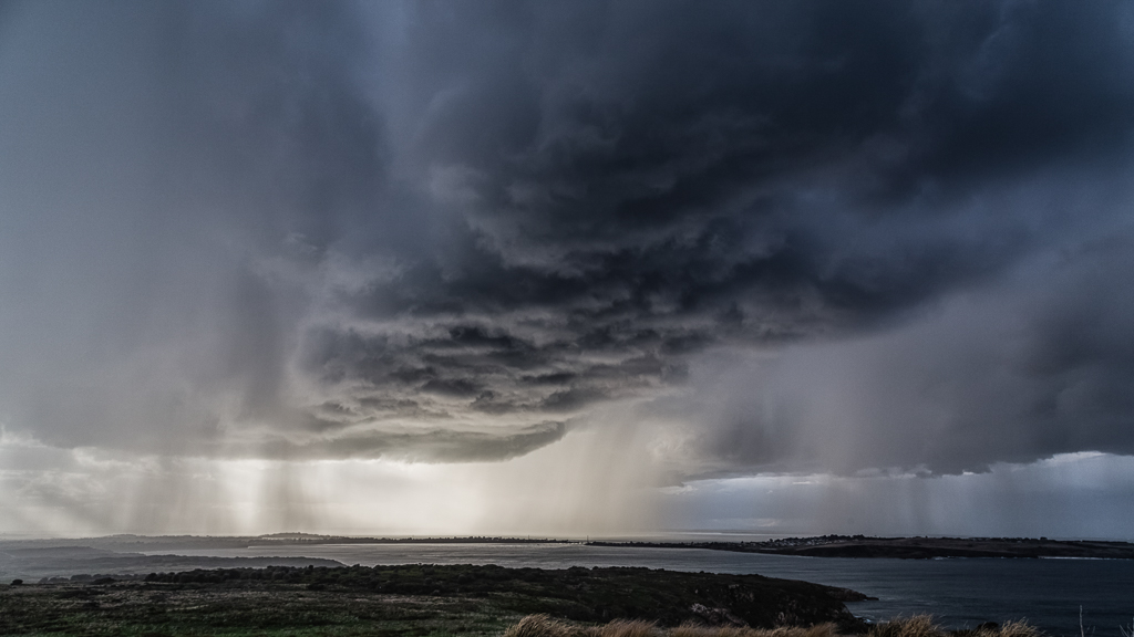 storm-cloud-over-phillip-island