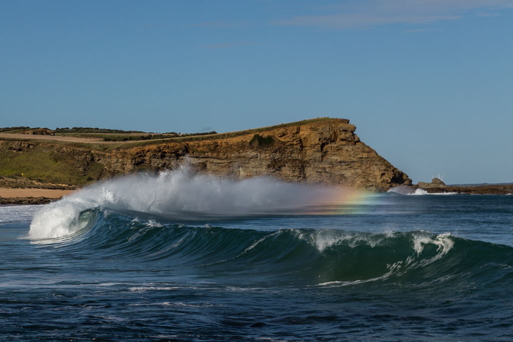 rainbow-in-breaking-wave