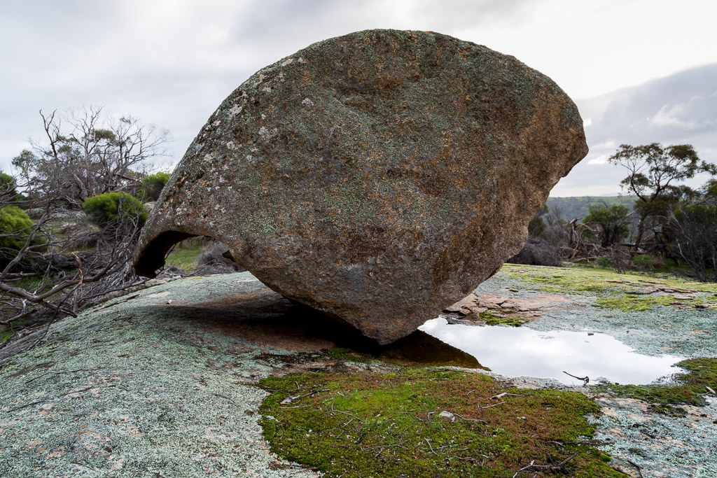 balancing-boulder-mount-kooyoora