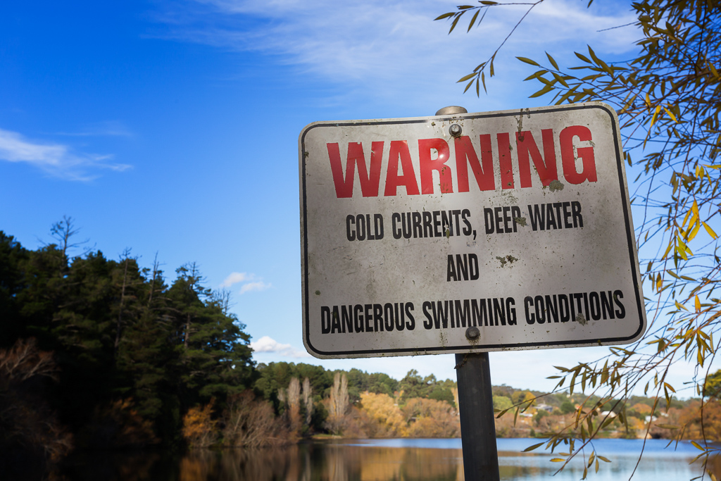 swimming-warning-sign-lake-daylesford
