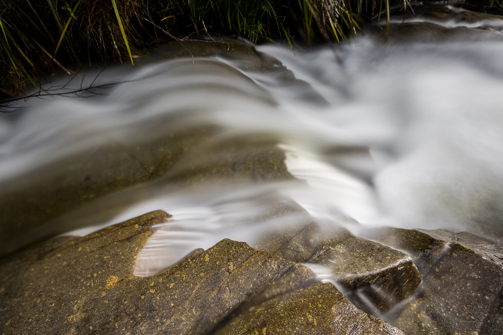 water-flowing-top-steavenson-falls