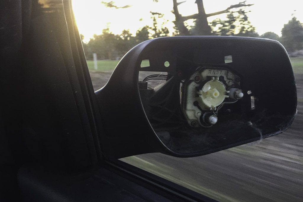 broken-rear-mirror-car